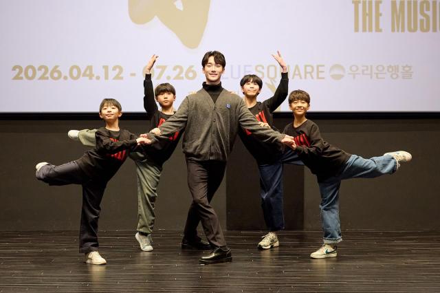 2026 뮤지컬 빌리 엘리어트 기자간담회 배우 단체 모습 사진신시컴퍼니