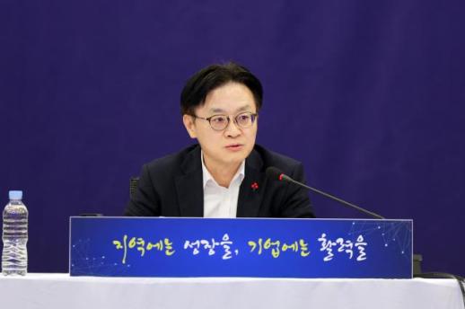 새해 첫 행보로 전북 찾은 김정관 산업장관 지역 혁신주체 목소리 청취