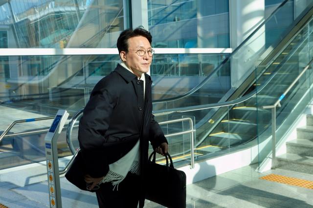 2박 5일 일정으로 미국 워싱턴DC와 뉴욕을 방문하는 김민석 국무총리가 22일 인천국제공항을 통해 출국하고 있다 사진연합뉴스