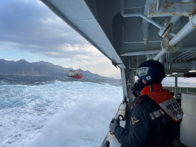 화물선 예인 사진동해해경청