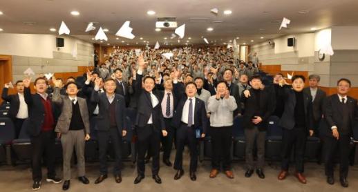 [마감시황] 코스피, 오천피 찍고 4950대 마감…개미군단이 이끌었다