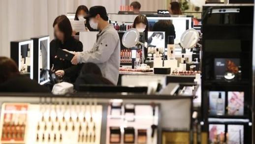 [C-뷰티의 역습] 韓 파고드는 C-뷰티 무서운 기세… 수입액 1년 만에 두 배 폭증