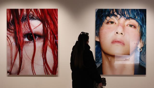 Visitors view the exhibition at V TYPE 非 ON-SITE IN SEOUL held at Frieze Seoul in Jung-gu Seoul on Jan 22 2026 AJP Han Jun-gu