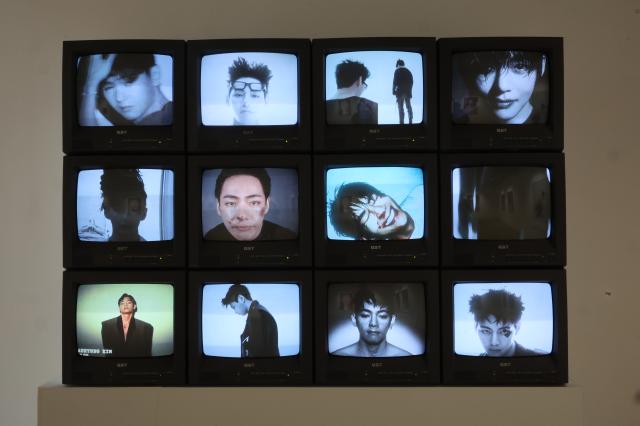 Videos of V play at V TYPE 非 ON-SITE IN SEOUL held at Frieze Seoul in Jung-gu Seoul on Jan 22 2026 AJP Han Jun-gu