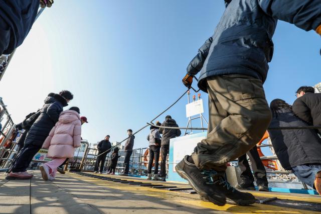 A gaetbae ferry moves in Abai Village Sokcho Gangwon State on Jan 17 2026 AJP Yoo Na-hyun