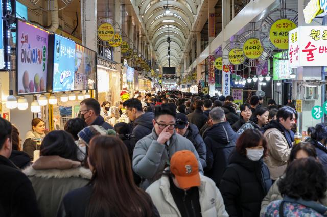 A view of Sokcho Jungang Market in Sokcho Gangwon State on Jan 17 AJP Yoo Na-hyun