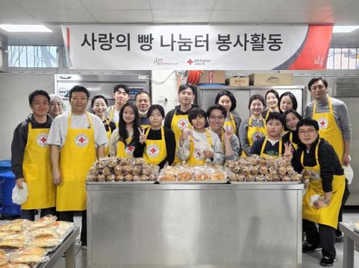 [속보] 캄보디아 범죄조직 한국인 73명 강제송환…전세기 도착