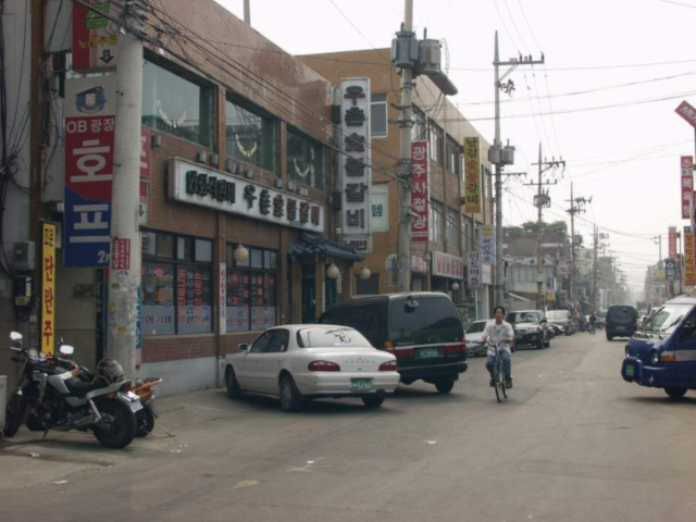 A view of Seongsu in its earlier days before redevelopment Courtesy of Soguricom