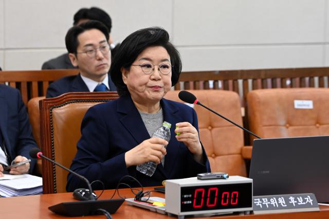 이혜훈 기획예산처 장관 후보자가 23일 국회 재정경제기획위원회에서 열린 인사청문회에서 물을 마시고 있다사진공동취재