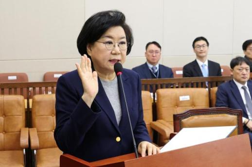 [포토] 선서하는 이혜훈 기획예산처 장관 후보자