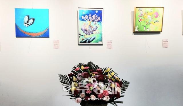 이번 전시는 2025 아주국제미술대전 공모전에서 수상한 작가들의 작품을 중심으로 구성됐다사진아주국제미술대전 운영위원회