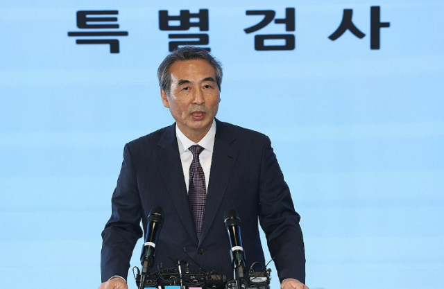 민중기 특별검사가 지난달 29일 서울 종로구 KT광화문빌딩 웨스트빌딩 브리핑실에서 열린 최종 브리핑에서 발언하고 있다 사진연합뉴스