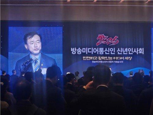 출자전환이냐 구조조정이냐…방미통위 판단에 달린 SK스토아 지배구조 향방