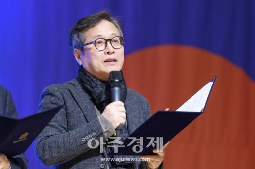 [포토] ​​​​​​​황교익 맛 칼럼니스트, 독서국가 선포식 참석