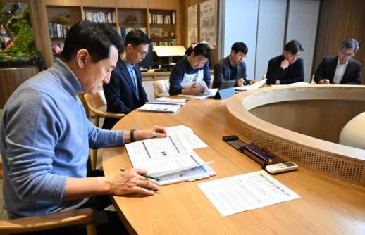 AI가 공문서 읽는다...오세훈 AI 기반 미래성장동력 확보