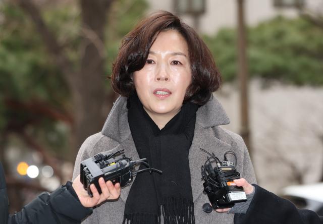 취재진 질문에 답변하는 김경 시의원
    서울연합뉴스 이진욱 기자  무소속전 더불어민주당 강선우 의원에게 공천헌금 1억원을 전달한 혐의를 받는 김경 서울시의원이 피의자 신분으로 조사를 받기 위해 18일 서울경찰청 공공범죄수사대로 출석하면서 취재진 질문에 답변하고 있다 2026118
    cityboyynacokr2026-01-18 102658
저작권자 ⓒ ㈜연합뉴스 무단 전재 재배포 금지 AI 학습 및 활용 금지저작권자 ⓒ ㈜연합뉴스 무단 전재 재배포 금지 AI 학습 및 활용 금지