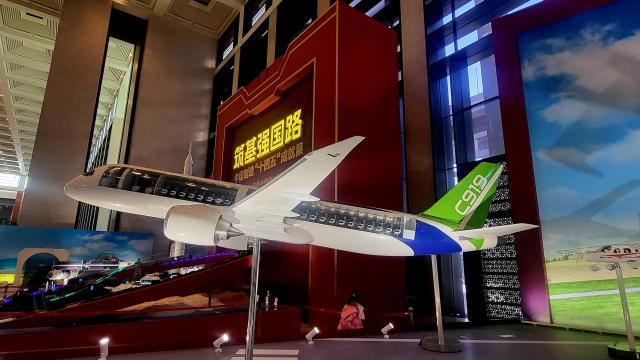 0.03㎜ 초박형 유리부터 우주 로켓까지…中제조강국 쇼케이스 현장