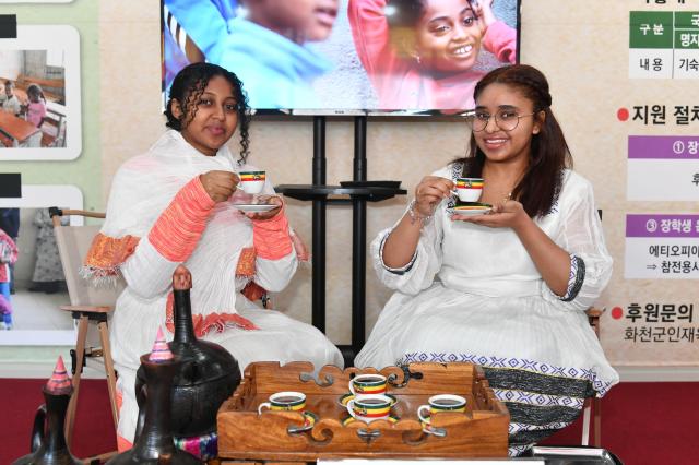 2026 화천산천어축제장 내에서 운영 중인 화천군 에티오피아 참전용사 후손 장학사업 홍보관사진화천군