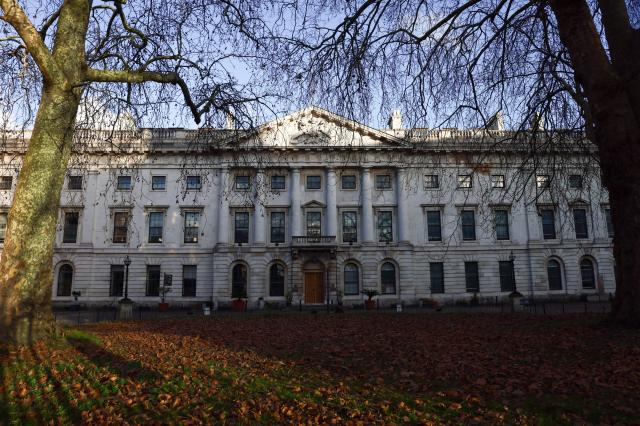 20일 영국 런던 동부에 위치한 로열 민트 코트Royal Mint Court의 모습 이곳은 중국이 건립을 추진 중인 초대형 대사관 예정지로 영국 정부가 옛 영국 조폐국 부지인 해당 지역의 재개발을 승인했다 사진로이터