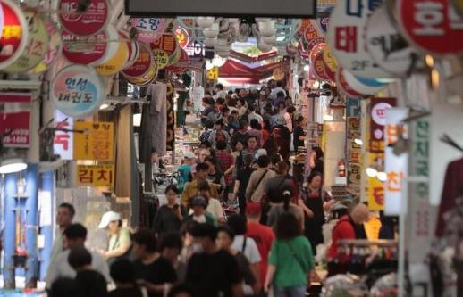 설 차례상 비용 전통시장 29만6500원...작년 대비 소폭 하락