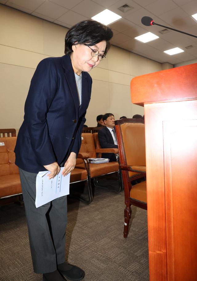 이혜훈 기획예산처 장관 후보자가 23일 국회 재정경제기획위원회에서 열린 인사청문회에서 모두발언 중 성숙하지 못한 언행에 대한 사과 인사를 하고 있다 사진연합뉴스