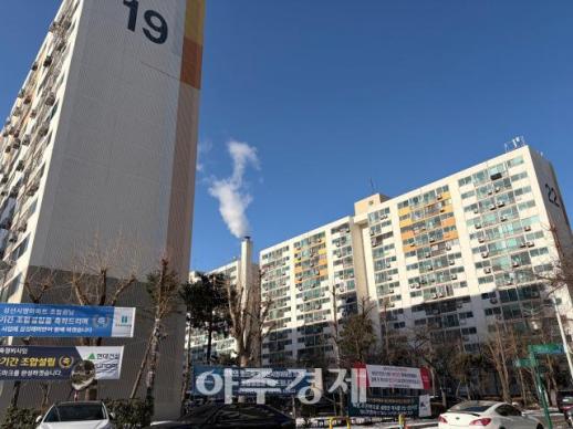 [르포] 4개월 새 3억 껑충...4823가구 강북 최대어 성산시영 가보니