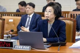 Lee withdraws nomination of budget minister as controversy mounts