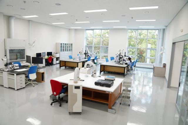 2025년 문 연 보존과학센터의 금속실 사진국립중앙박물관