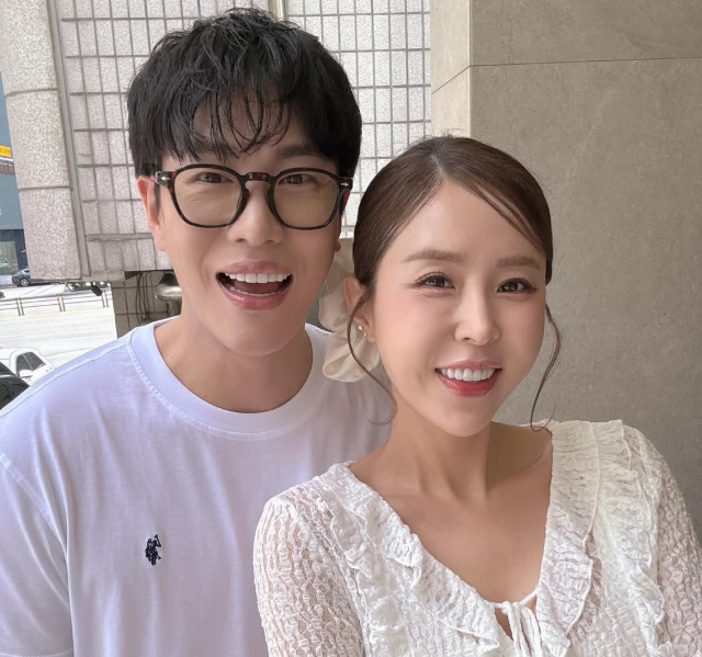 문원(왼쪽)과 신지 [사진=신지 SNS]