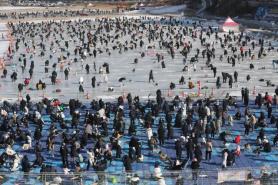 Hongcheon ice fishing festival ends with a splash 