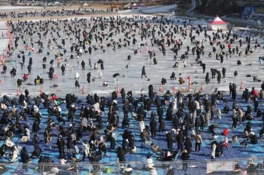 Hongcheon ice fishing festival ends with a splash 