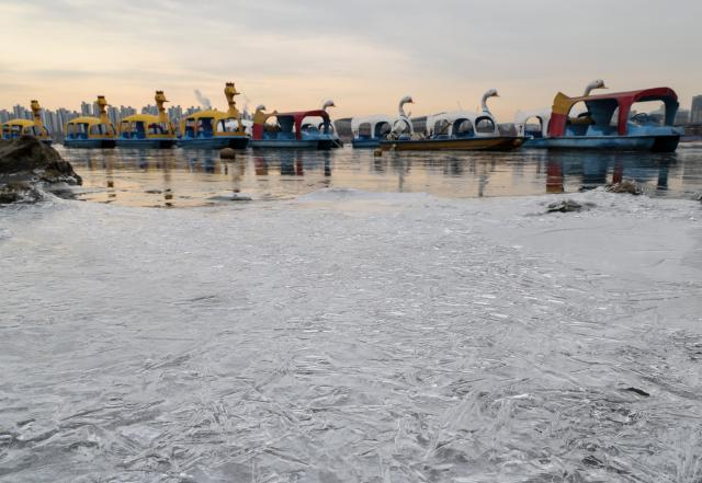 The area around Ttukseom Hangang Park in Gwangjin-gu Seoul is frozen amid a continuing cold wave on Jan 26 2026 AJP Yoo Na-hyun