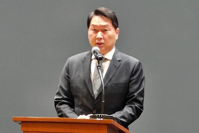 최태원 SK그룹 회장이 7일 해킹 피해에 대해 대국민 사과를 하고 있다 사진선재관 기자