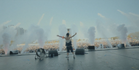 A star rising quietly from the K-pop margins with soothing voice -Hanroro