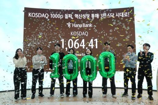 KOSDAQ bùng nổ, lấy lại mốc 1.000 điểm sau 4 năm