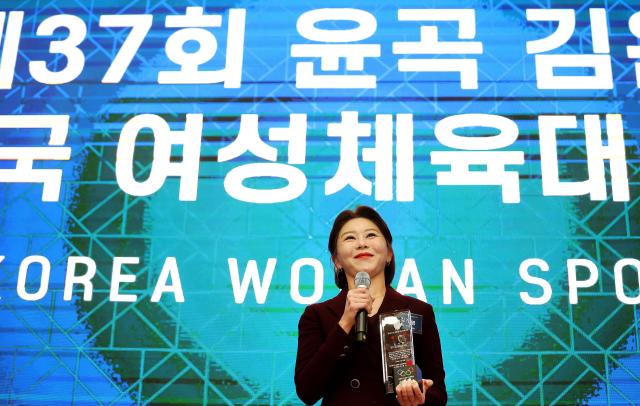 김가영이 당구 선수로는 최초로 윤곡 김운용 여성체육대상 대상 수상의 영예를 안았다 사진PBA