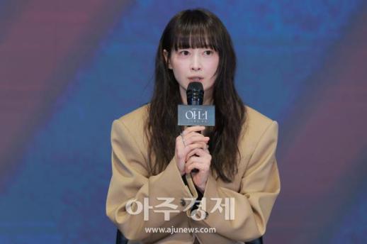 [포토] 인사말 하는 이나영