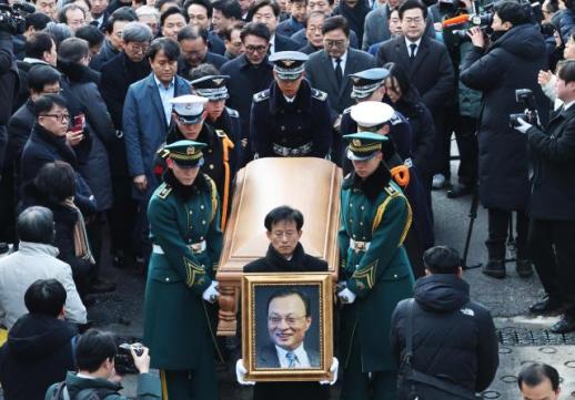 李海瓒灵柩抵达灵堂