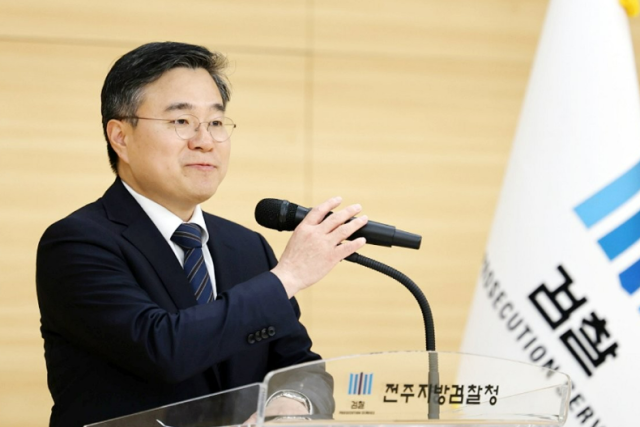 이정렬 제74대 전주지검장이 27일 전주지검에서 열린 취임식에서 취임 소감을 밝히고 있다 사진연합뉴스