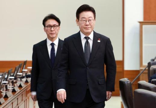 Lee to visit memorial altar to pay respects to late PM