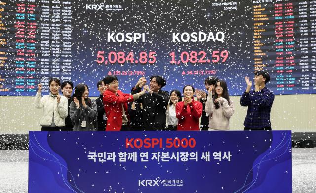 An electronic board shows the KOSPI closing above the 5,000 mark at the Korea Exchange in Yeongdeungpo-gu, Seoul, on Jan. 27. 2026 . AJP Yoo Na-hyun