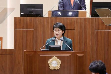 김경례 의원이 자유 발언을 하고 있다사진수원시의회