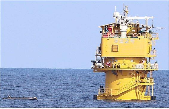 서해 한중 잠정조치수역에 설치된 중국 구조물 사진연합뉴스