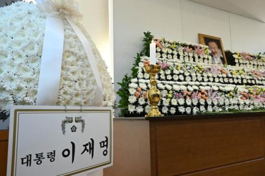 李 대통령, 故 이해찬 빈소서 조문…무궁화장 수여