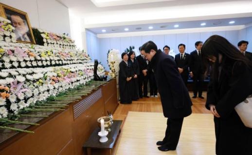 中国驻韩国大使戴兵吊唁韩国前总理李海瓒