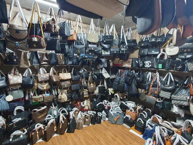 외국인 대상 위조상품 판매 현장 사진 사진지식재산처