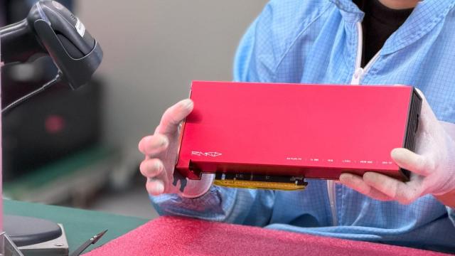 퓨리오사AI가 TSMC로부터 인도받은 RNGD 칩을 기반으로 카드 양산 출하작업을 거치고 있다 사진퓨리오사 AI