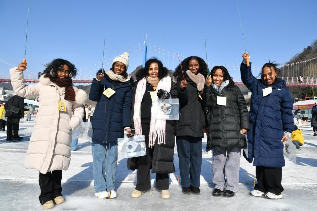 2026 화천산천어축제장을 찾은 외국인 관광객사진화천군