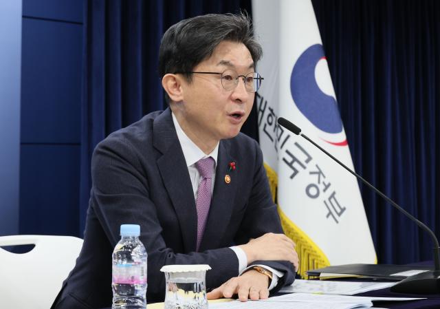 이억원 금융위원장이 28일 서울 종로구 정부서울청사에서 출입기자단 월례 간담회를 하고 있다 사진연합뉴스