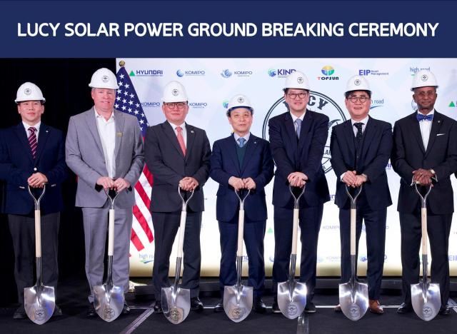 이영조 한국중부발전 사장사진 가운데이 27일현지시간 미국 루시 태양광 착공식에 참석하여 기념사진을 촬영하고 있다 사진한국중부발전